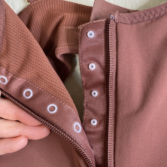 Athleta sports bra mauve Sz large front zip EUC - Picture 4 of 5